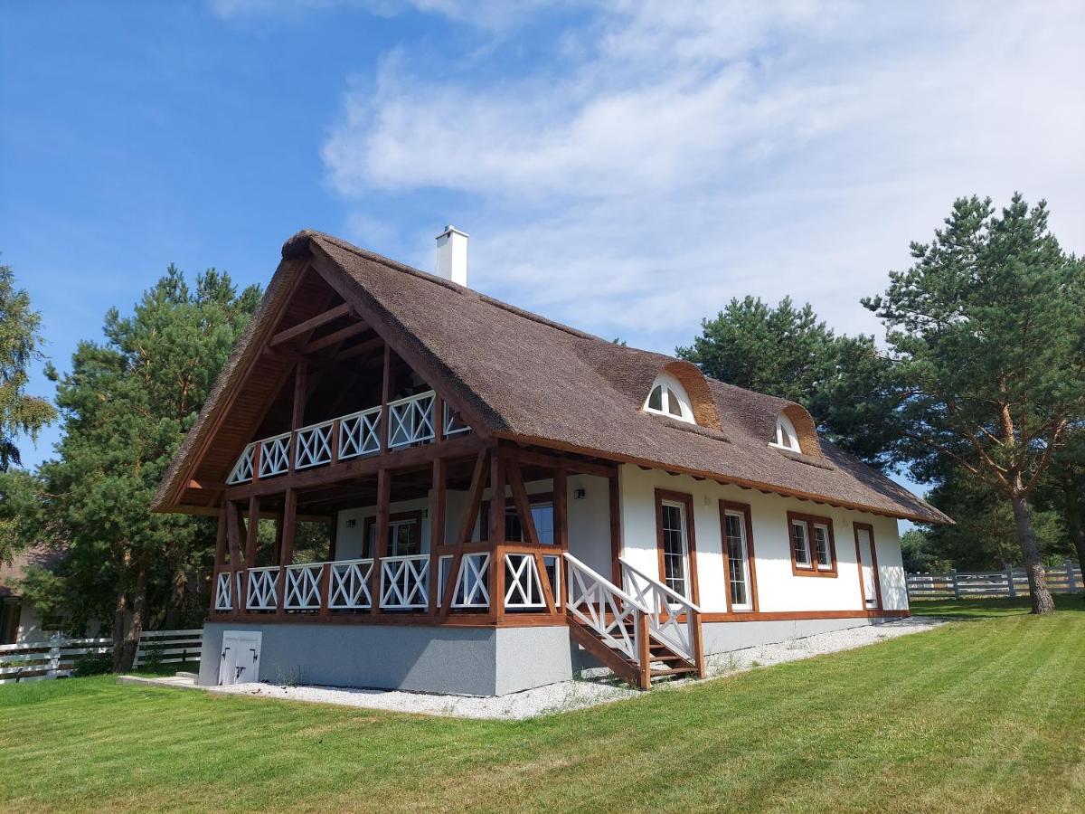 Villa Greyowka Dom Kryty Strzecha W Gardna Park à Czysta Extérieur photo